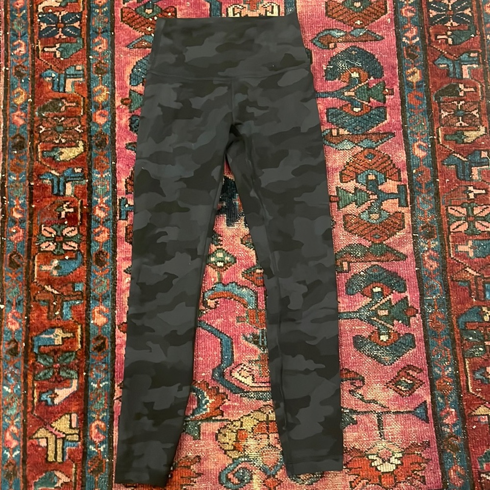 black camo lululemon leggings!